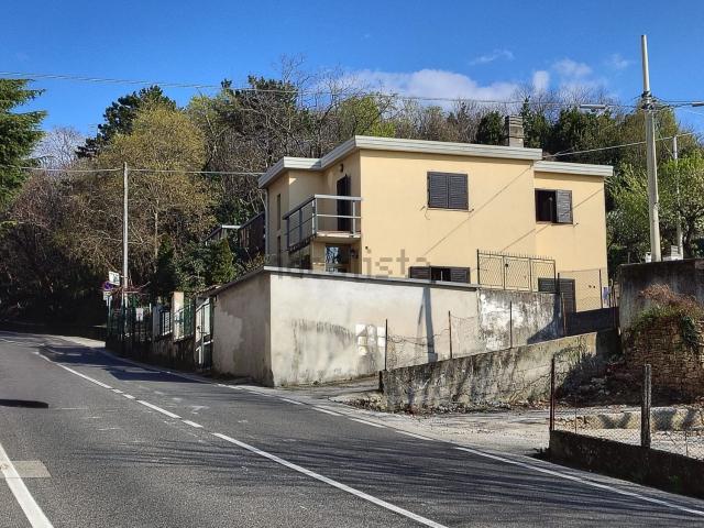 Casa in vendita a San Giovanni-Chiadino-Rozzol, Villa Opicina