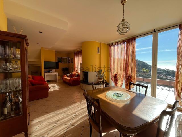 Casa in vendita a Suseneo, San Remo