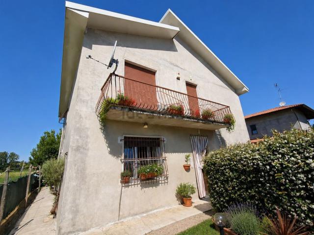 Casa in vendita a Tradate, Lombardia
