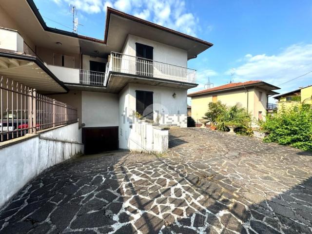 Casa in vendita a Pirlotti, Capriolo