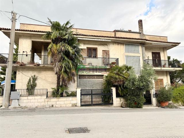 Casa in vendita a Giarratana, Ragusa