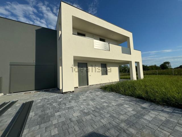 Casa in vendita a Fratte, Santa Giustina In Colle