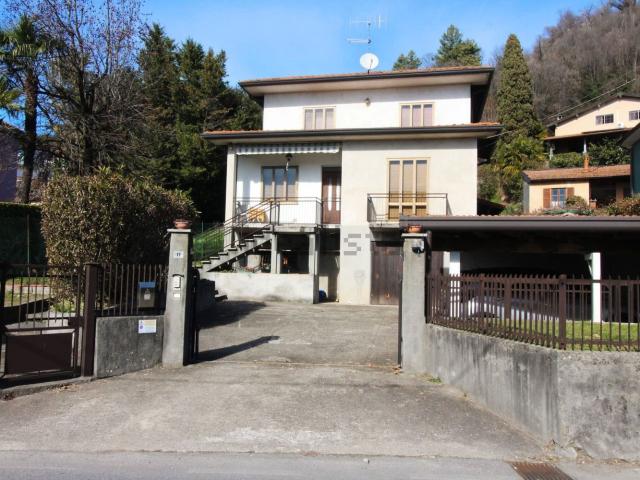 Casa in vendita a Sangiano, Varese