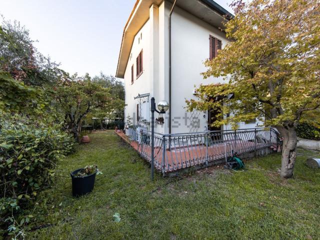 Casa in vendita a Castellare, Pescia
