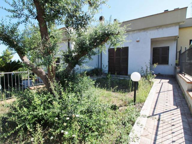 Casa in vendita a Santa Lucia, Marche