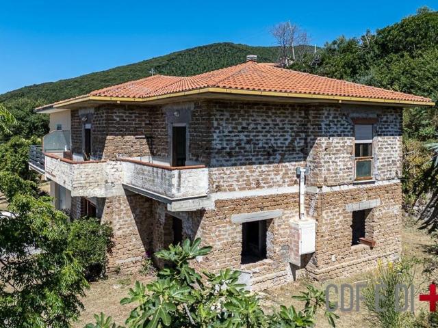 Casa in vendita a Salisano, Lazio