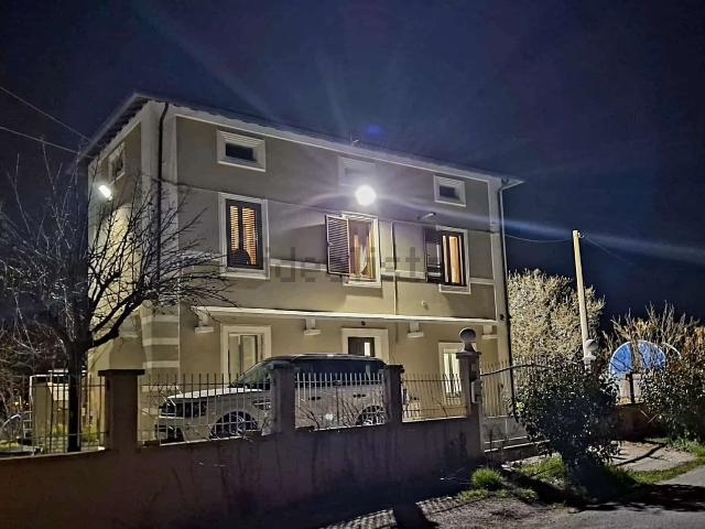 Casa in vendita a Foligno, Umbria