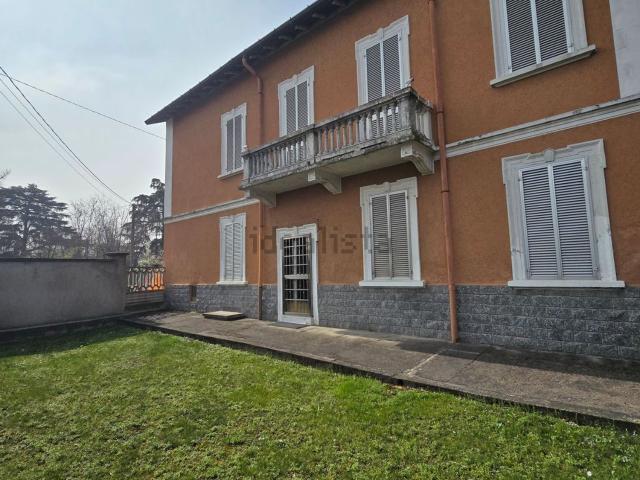 Casa in vendita a Origgio, Lombardia