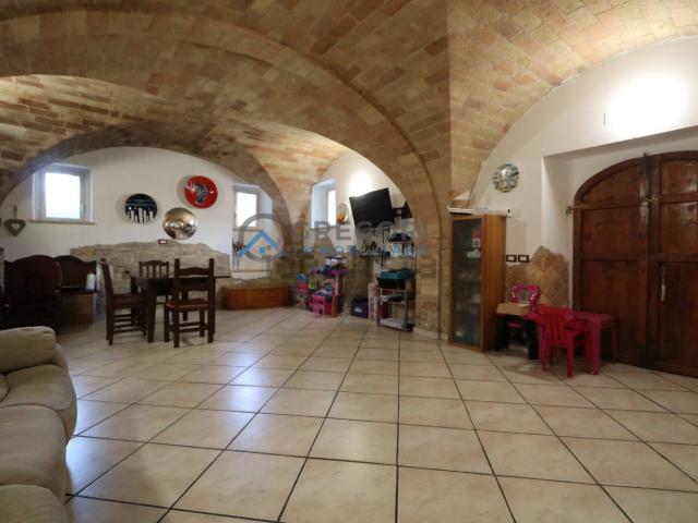 Casa in vendita a Unione dei Comuni della Val Vibrata, Controguerra