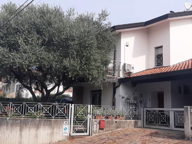 Casa in vendita a Basaldella / Basandiele, Campoformido / Cjampfuarmit
