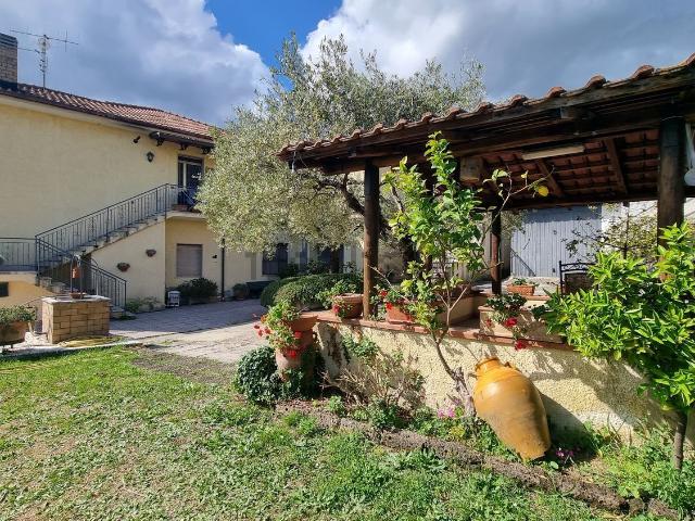 Casa in vendita a Broccostella, Lazio
