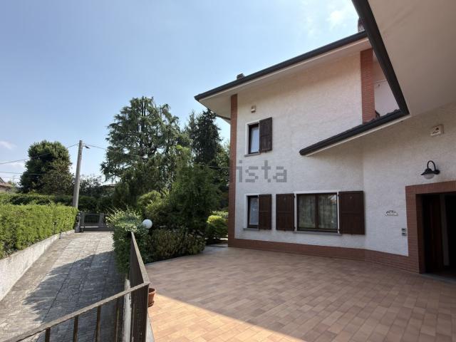 Casa in vendita a Usmate Velate, Usmate
