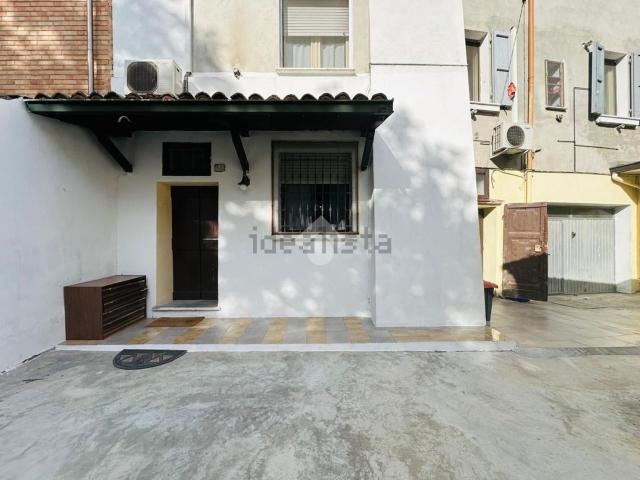 Casa in vendita a Terra di Mezzo, Re