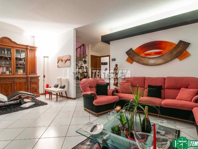 Casa in vendita a Garbagnate Milanese, Lombardia