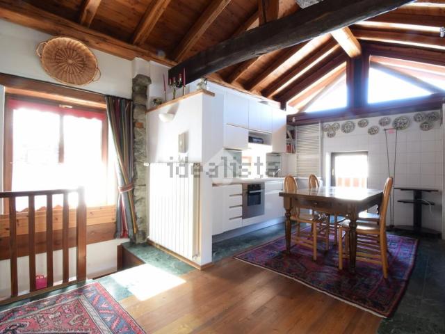 Casa in vendita a Challand Saint Anselme, Aosta
