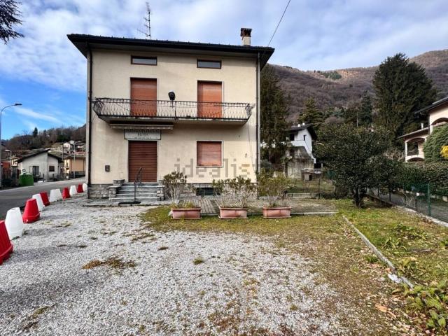 Casa in vendita a Valbrona, Lombardia