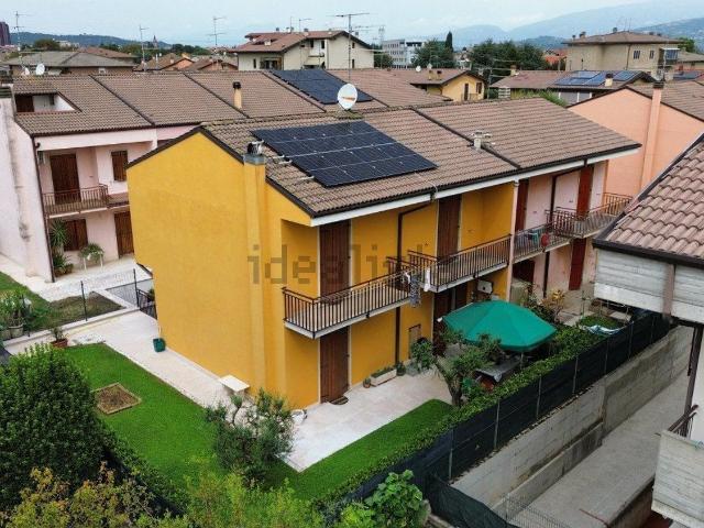 Casa in vendita a Bussolengo, Veneto