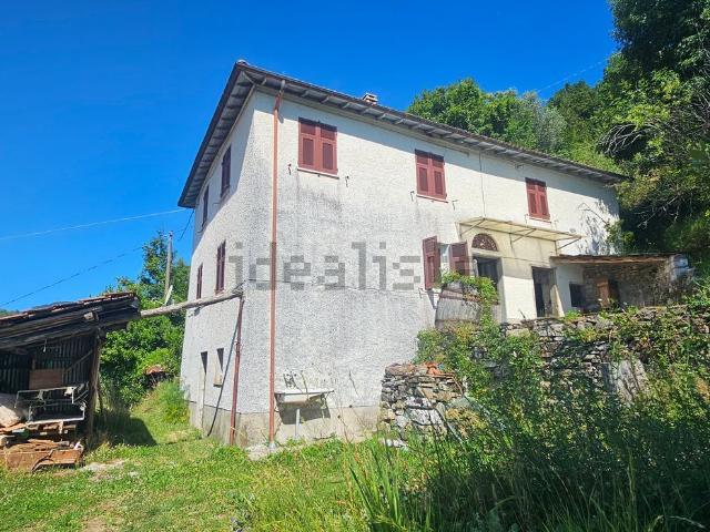 Casa in vendita a Varese Ligure, Liguria