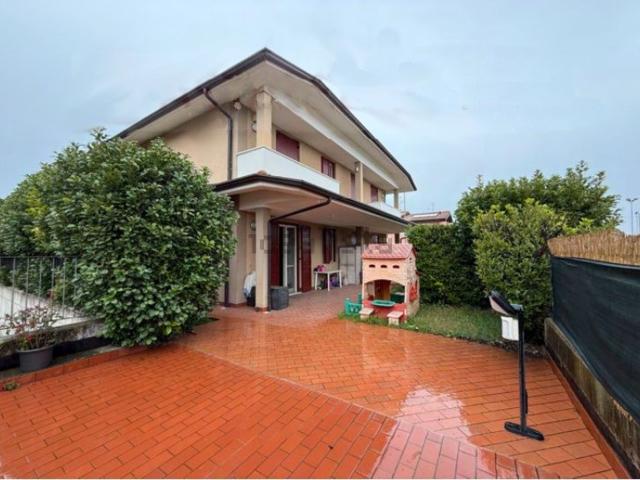 Casa in vendita a Desenzano Del Garda, Lombardia