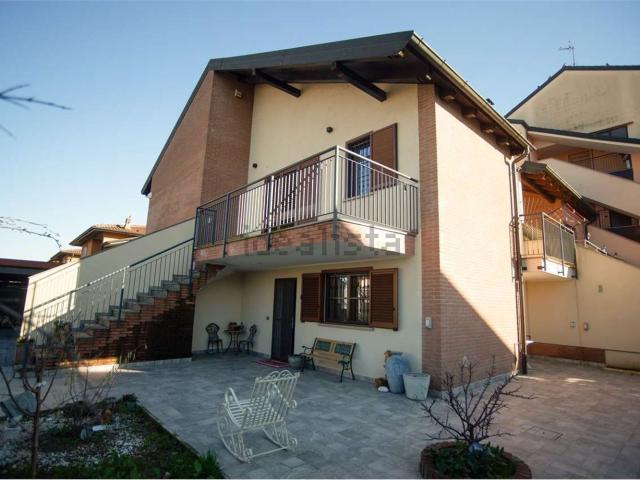 Casa in vendita a Vernate, Lombardia