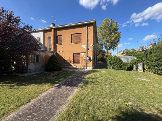 Casa in vendita a Mirandola, Modena