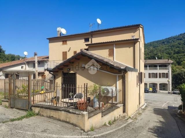Casa in vendita a Valtopina, Perugia