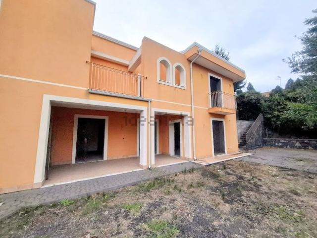 Casa in vendita a Pedara, Sicilia