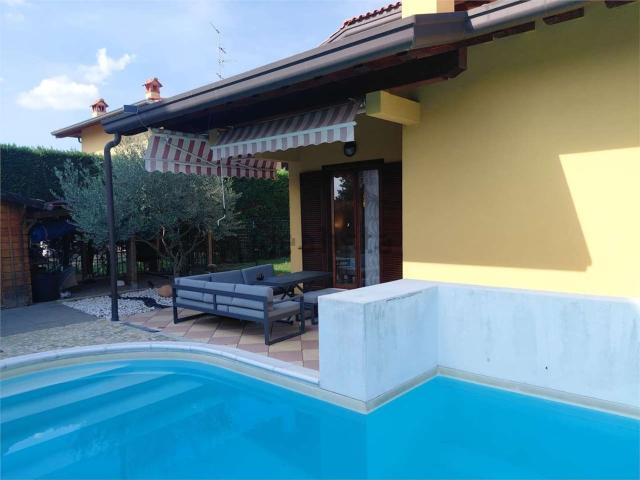 Casa in vendita a Fino Mornasco, Como
