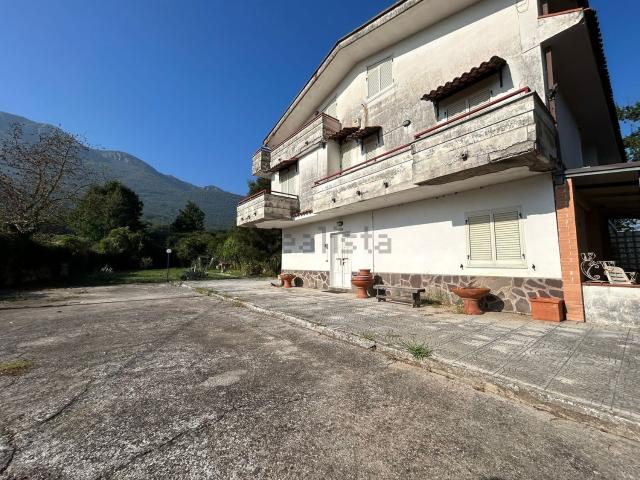 Casa in vendita a Tora, Campania
