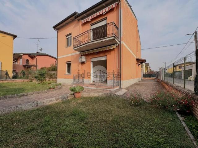 Casa in vendita a Persichello, Persico Dosimo