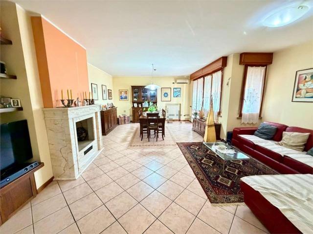 Casa in vendita a Vallefoglia, Marche