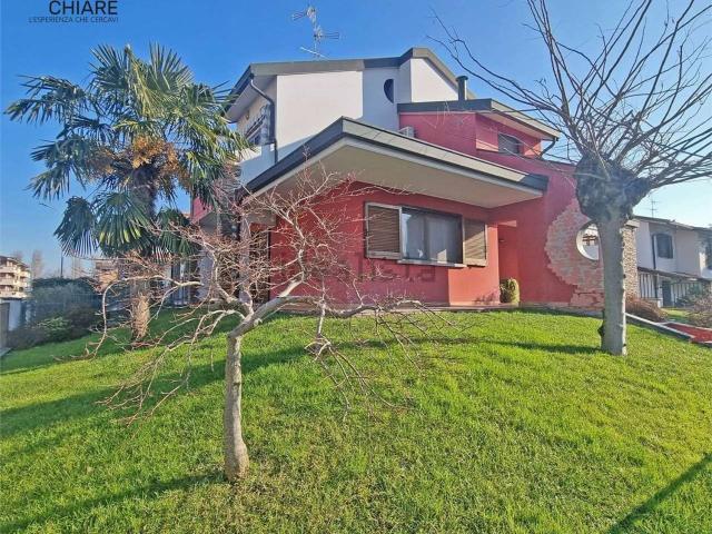 Casa in vendita a Landriano, Lombardia