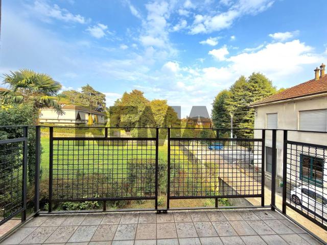 Casa in vendita a Daverio, Varese