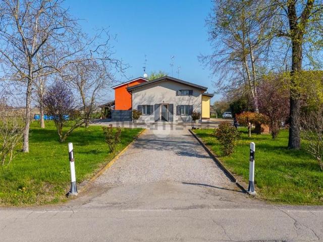 Casa in vendita a Re, Reggio Emilia