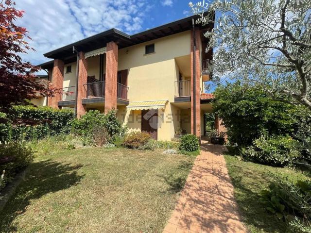 Casa in vendita a Robbiate, Lecco