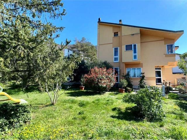 Casa in vendita a Gualdo Tadino, Umbria