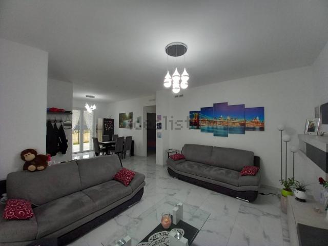 Casa in vendita a Trezzano Rosa, Lombardia