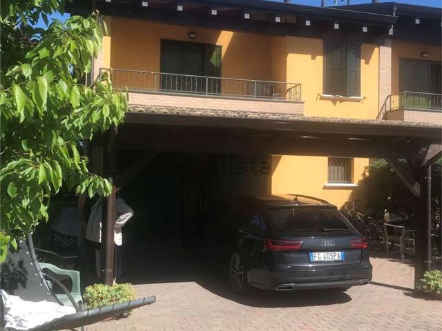 Casa in vendita a Terra di Mezzo, Re