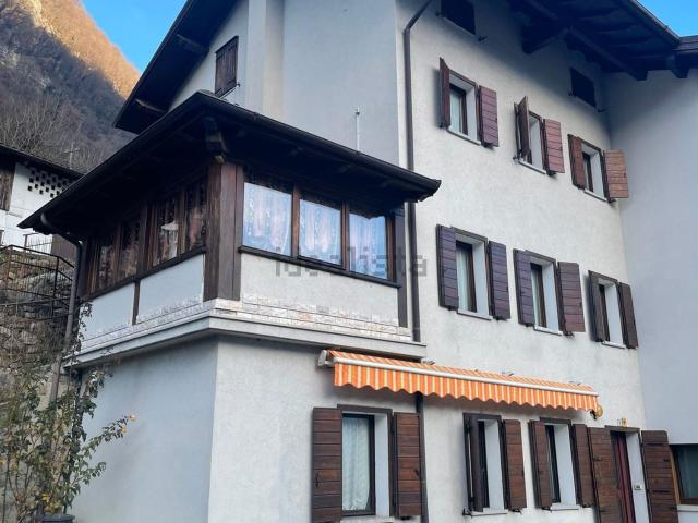 Casa in vendita a Feltre, Veneto