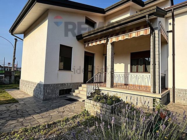 Casa in vendita a Magnago, Lombardia