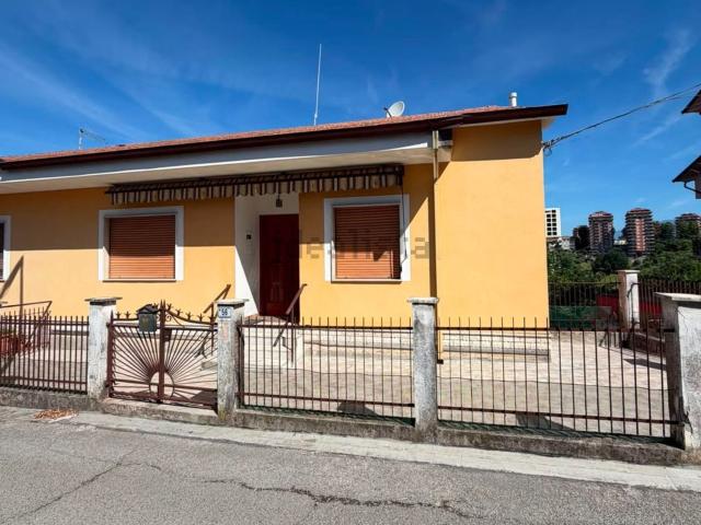Casa in vendita a Frosinone, Lazio