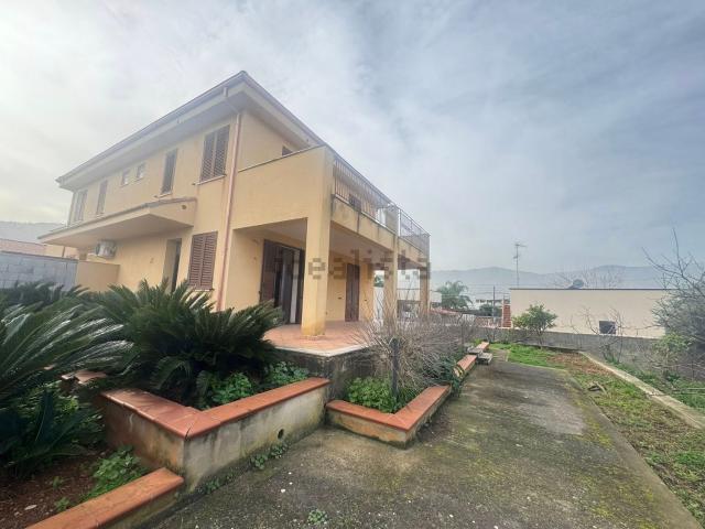 Casa in vendita a Carini, Palermo