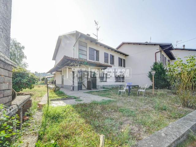 Casa in vendita a Varallo Pombia, Novara