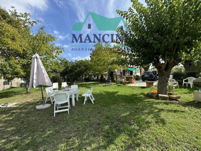 Casa in vendita a Cupramontana, Ancona