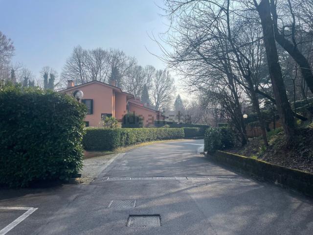 Casa in vendita a Correzzana, Lombardia