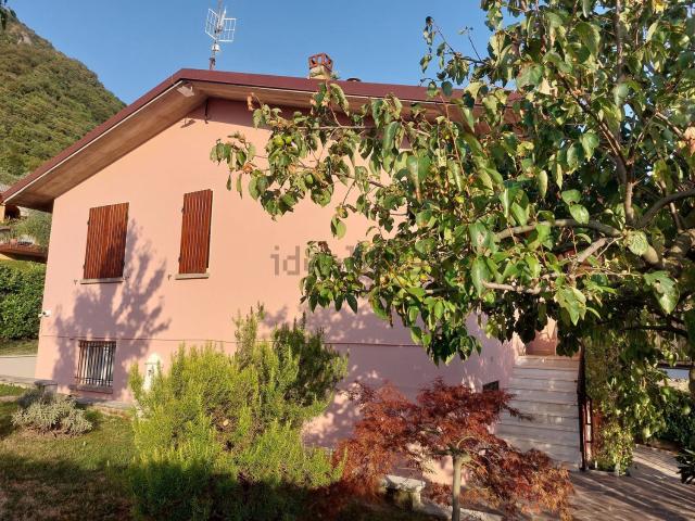Casa in vendita a Salò, Brescia