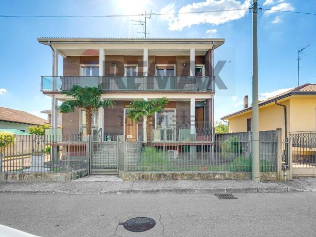 Casa in vendita a Rescaldina, Lombardia
