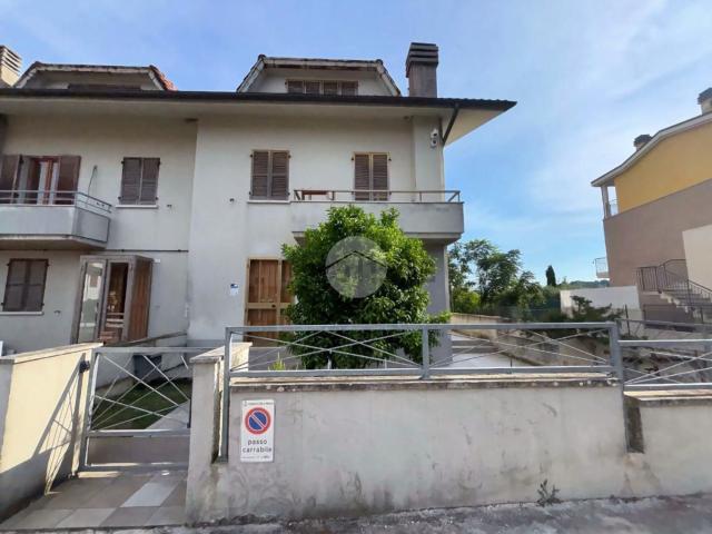 Casa in vendita a Colli al Metauro, Marche