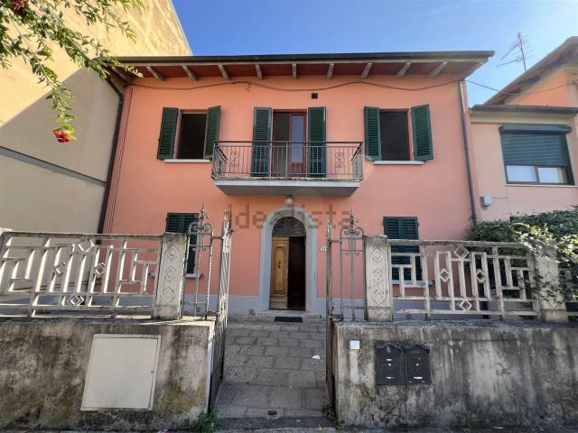 Casa in vendita a Pontelungo, Pistoia