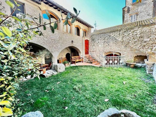 Casa in vendita a Assisi, Umbria